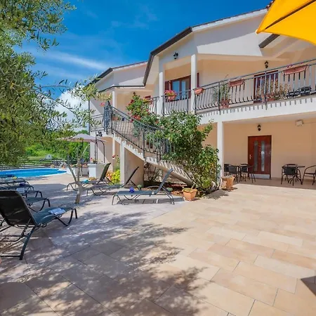 Studio-apartment Mit Pool, Sauna, Whirlpool, Bbq *