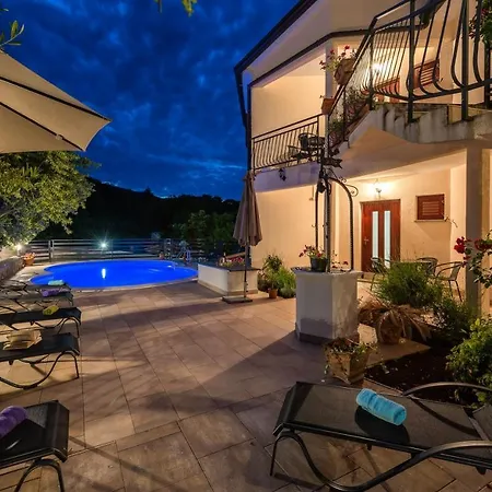 Studio-apartment Mit Pool, Sauna, Whirlpool, Bbq *