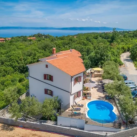 Studio-apartment Mit Pool, Sauna, Whirlpool, Bbq *