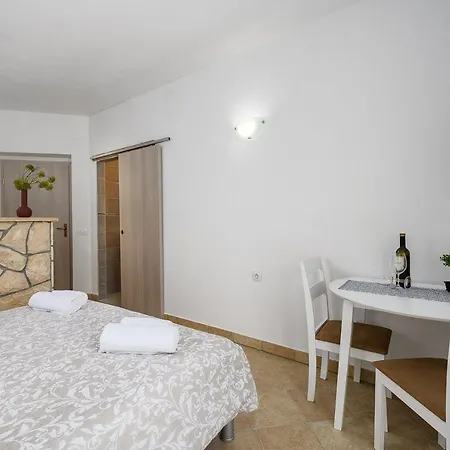Studio-apartment Mit Pool, Sauna, Whirlpool, Bbq Apartmán *