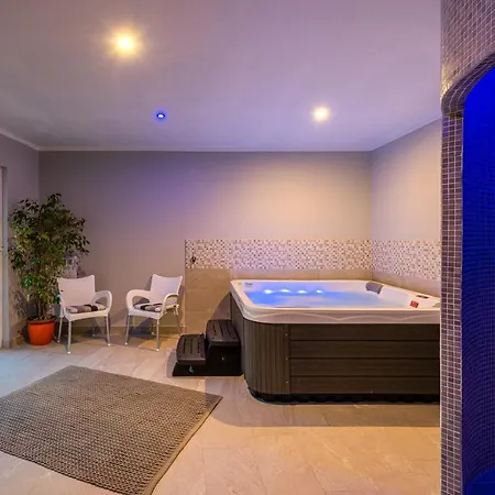 Studio-apartment Mit Pool, Sauna, Whirlpool, Bbq *