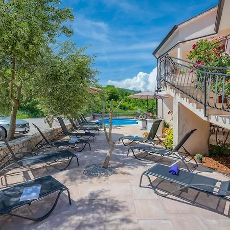 Studio-apartment Mit Pool, Sauna, Whirlpool, Bbq *
