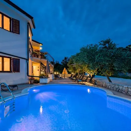 Studio-apartment Mit Pool, Sauna, Whirlpool, Bbq