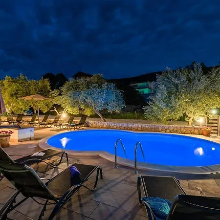 Studio-apartment Mit Pool, Sauna, Whirlpool, Bbq Daire *