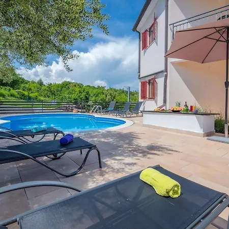Studio-apartment Mit Pool, Sauna, Whirlpool, Bbq