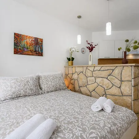 Studio-apartment Mit Pool, Sauna, Whirlpool, Bbq Daire Labin (Istria)