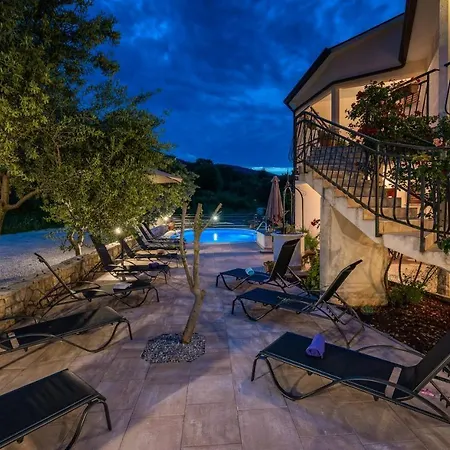 Studio-apartment Mit Pool, Sauna, Whirlpool, Bbq *